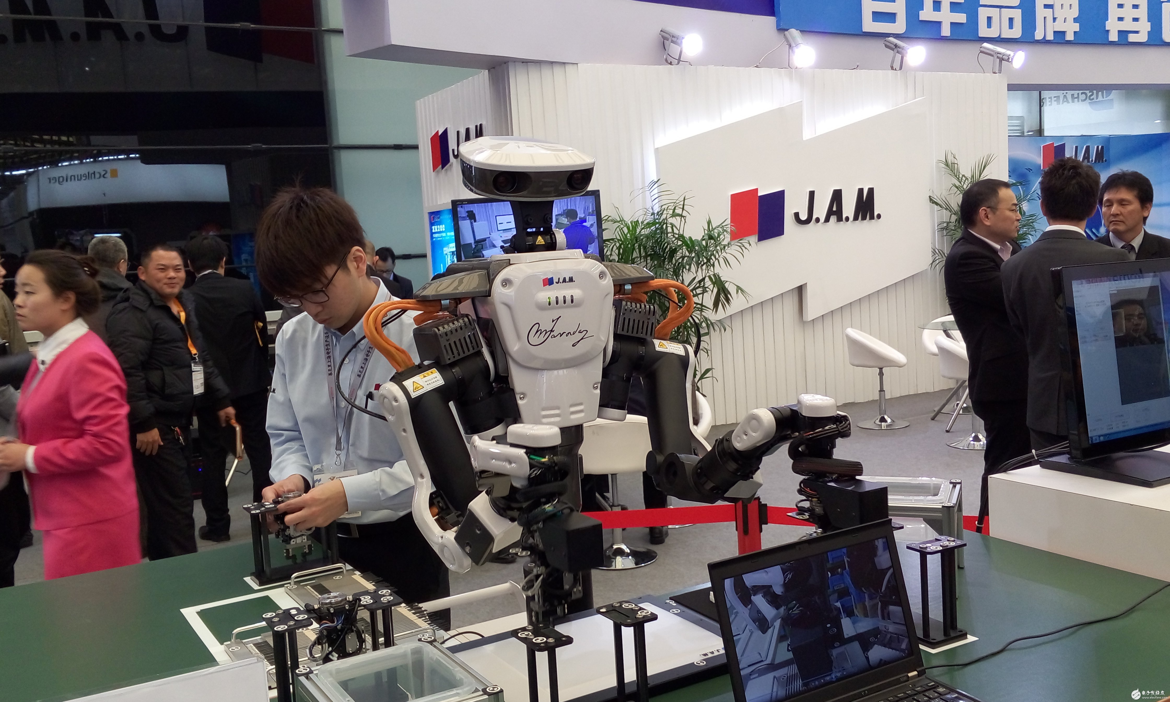 透明汽車亮相慕尼黑 感受汽車電子無限魅力