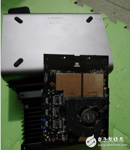 小米路由器Pro發(fā)布，現(xiàn)在來(lái)看看真機(jī)圖和拆解圖