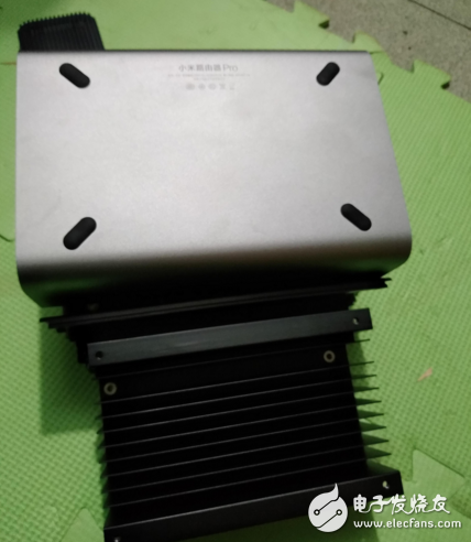 小米路由器Pro發(fā)布，現(xiàn)在來(lái)看看真機(jī)圖和拆解圖