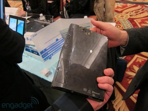 NEC推出云計(jì)算平板雙觸摸屏設(shè)計(jì)(圖)