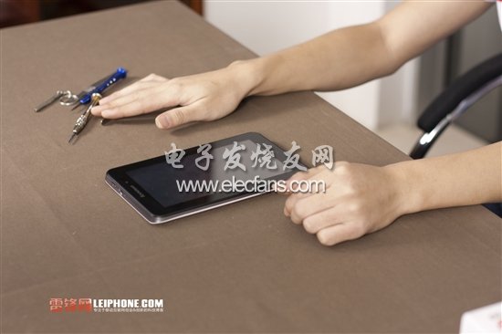 第一步當(dāng)然是要先瞟一眼了，因?yàn)榻酉聛?lái)拆成啥樣，還不知道呢。