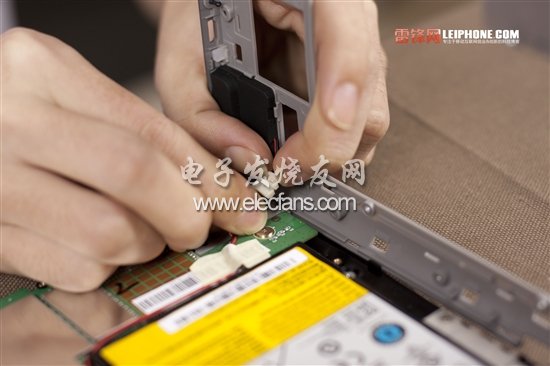 第一步當(dāng)然是要先瞟一眼了，因?yàn)榻酉聛?lái)拆成啥樣，還不知道呢。