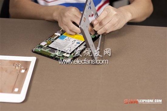 第一步當(dāng)然是要先瞟一眼了，因?yàn)榻酉聛?lái)拆成啥樣，還不知道呢。