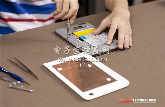 第一步當(dāng)然是要先瞟一眼了，因?yàn)榻酉聛?lái)拆成啥樣，還不知道呢。