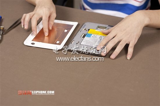 第一步當(dāng)然是要先瞟一眼了，因?yàn)榻酉聛?lái)拆成啥樣，還不知道呢。