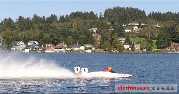 電動輪船起初，由于電池太重的原因，電動輪船的時速只有9到12英里