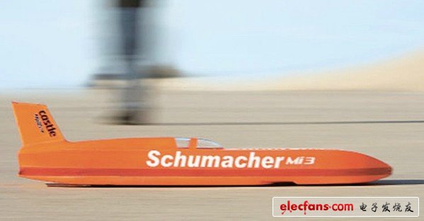 遙控電動車 2008年，由尼克。凱斯設(shè)計的一款外形酷似子彈頭的遙控汽車創(chuàng)下161.76英里每小時的紀(jì)錄