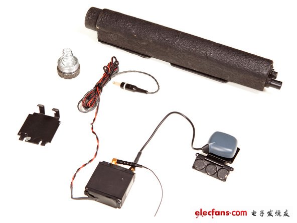 　　上圖中，順時針方向依次為電池組、GPS天線、發(fā)射/接收單元和磁力安裝支架