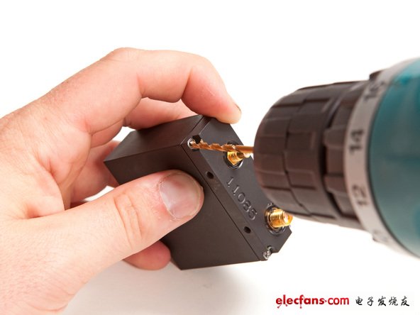 為了能直接進(jìn)入模塊的“大腦”里面去，現(xiàn)在我們將集中精力在其后蓋