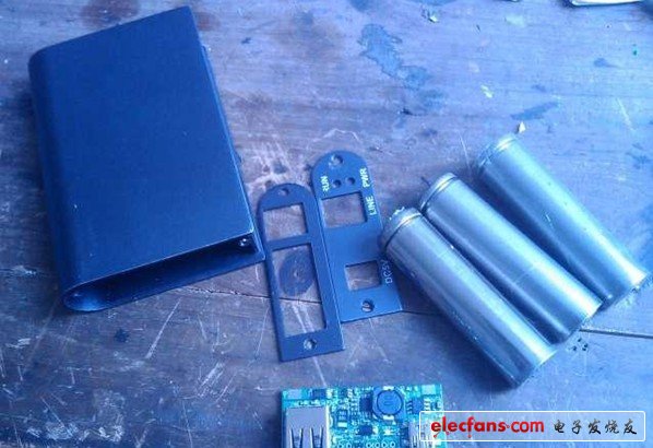 　　拆掉一個USB的貓，為了那個外殼（鋁合金材質(zhì)）