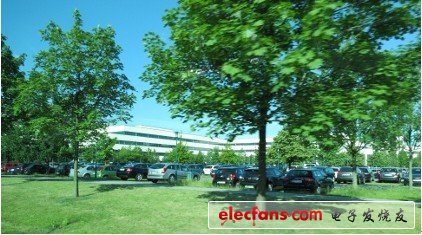 經(jīng)過二十分鐘的長途跋涉，我們到達(dá)了格羅方德的FAB 1 complex工廠