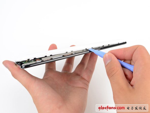 差距僅僅1mm！ iPad 9.4 mm ，而谷歌Nexus 7為10.4 mm 