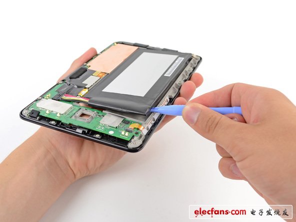 從上圖也可以看出，谷歌Nexus 7強(qiáng)大的4326 mAh， 16 Wh電池，在LTE環(huán)境下最大續(xù)航能力達(dá)到9:37小時