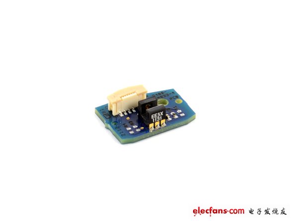 內(nèi)部頂蓋上我們發(fā)現(xiàn)了一塊由T6 Torx螺絲固定的小型子板。上面印有條形碼和E2230JG標(biāo)識。