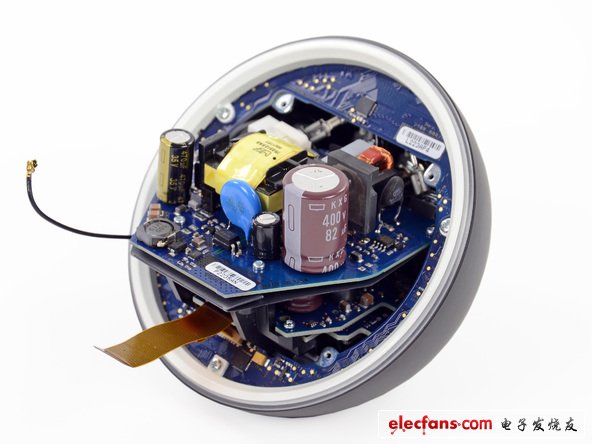 Nexus Q可以算作我們第一次碰到有如此多環(huán)形部件的設(shè)備。