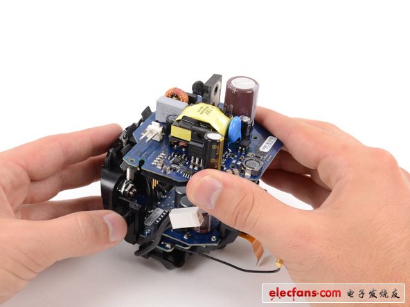 看上去這一坨就是Nexus Q真正的內(nèi)部核心了。