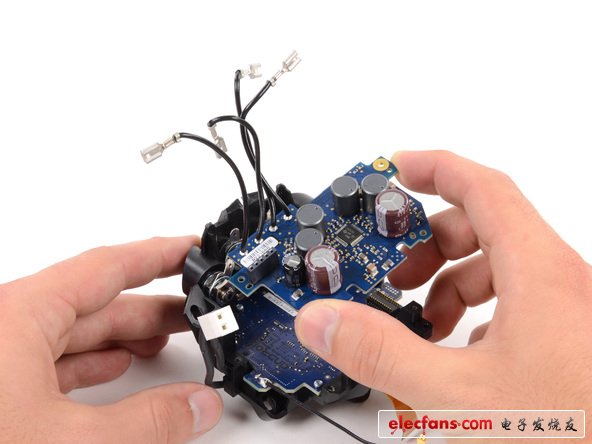 看上去這一坨就是Nexus Q真正的內(nèi)部核心了。