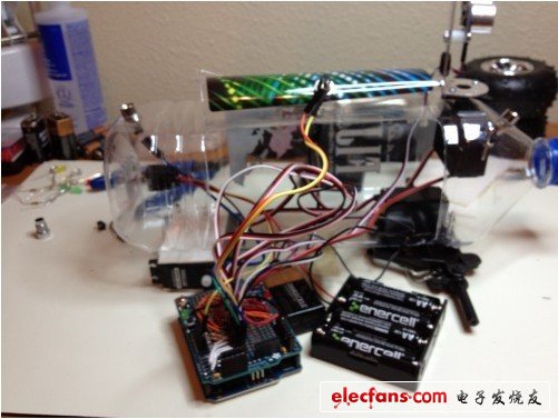 在Fiji水瓶的狹窄空間里面進(jìn)行布置的事情，我希望我可以輕易地將Arduino開(kāi)發(fā)板上如傳感器、伺服電機(jī)等所有器件輕易的連接上