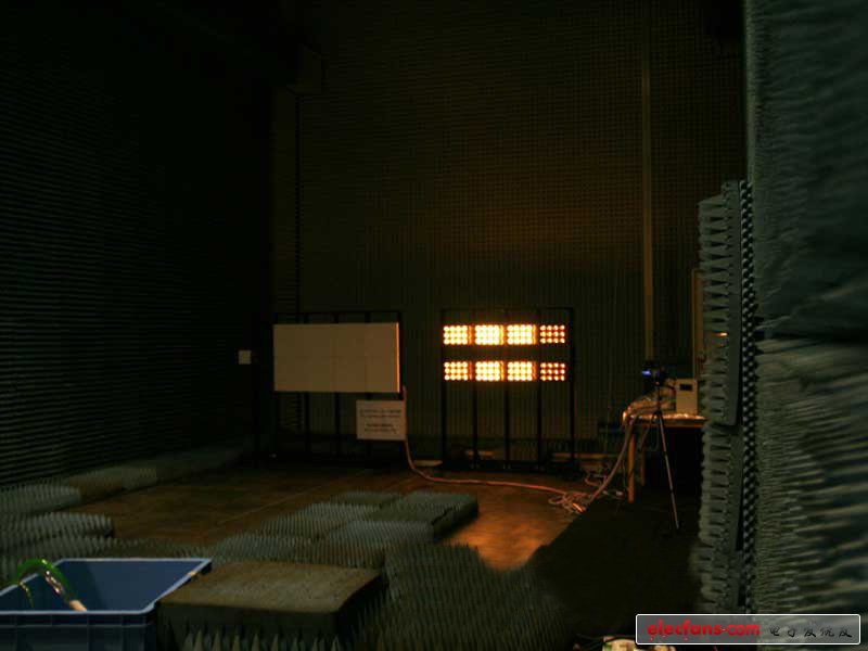 向4m外處無(wú)線供電，輸出功率達(dá)到10kW。實(shí)驗(yàn)是在京都大學(xué)生存圈研究所的微波受電實(shí)驗(yàn)樓的電波暗室中進(jìn)行的