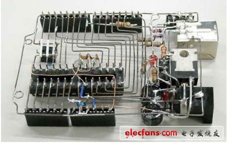 不用軟件設(shè)計(jì)、純手工打造的電路板，我想除了做教學(xué)模型外不會(huì)有任何實(shí)際意義，但還是想夸一句，這家伙是天才