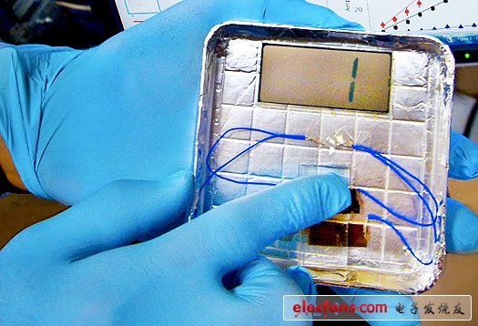 美科學家展示活體病毒電池原型