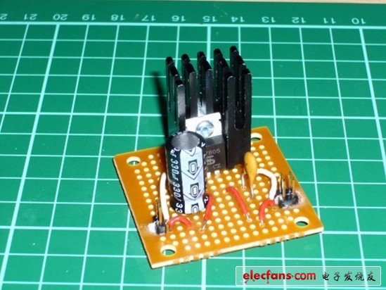 因?yàn)樾枰腋懔艘粋€(gè)線轉(zhuǎn)針的轉(zhuǎn)換器。最初我想用切掉的線芯把焊點(diǎn)連接起來