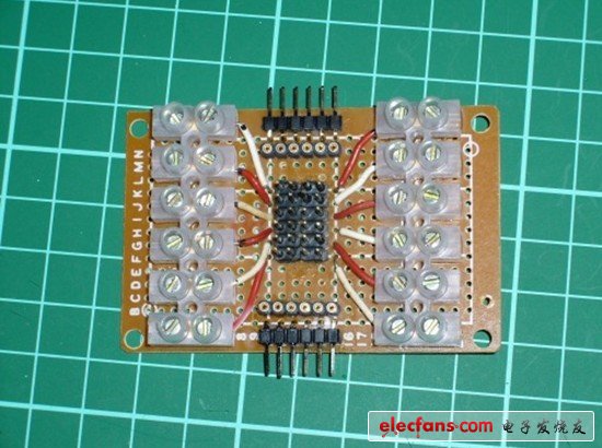 我還做了一個(gè)DIP轉(zhuǎn)陣腳的轉(zhuǎn)換器，這樣的話就可以在有需要的時(shí)候插入額外的IC