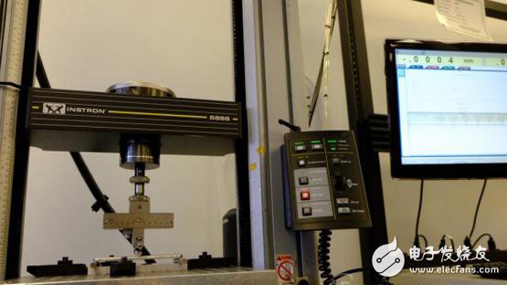 蘋果對(duì)外展示iPhone6測(cè)試工廠，測(cè)試過(guò)程堪稱嚴(yán)苛