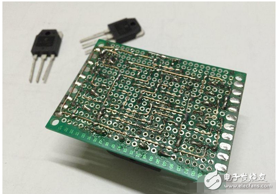 　　最近閑著沒事，本著功放發(fā)燒友的動力制作一臺迷你功放。雖說迷你，但其實并不小巧，5口交換機也不大，再加上交換機也是壞的就干脆利用上了！功放還是采用了雙差分電路。本人從事電子行業(yè)的這些年發(fā)現(xiàn)，很多家庭影院或者大型娛樂會所用的功放幾乎都是這種電路，也許是因為這種電路工作穩(wěn)定。放大失真低的原因。。。我從網(wǎng)上找到的電路，記得之前我也用這個圖紙做過，后來怎么解決的忘了！