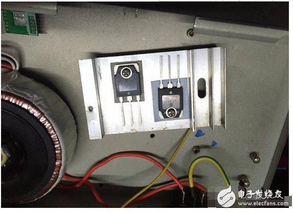 　　最近閑著沒事，本著功放發(fā)燒友的動力制作一臺迷你功放。雖說迷你，但其實并不小巧，5口交換機也不大，再加上交換機也是壞的就干脆利用上了！功放還是采用了雙差分電路。本人從事電子行業(yè)的這些年發(fā)現(xiàn)，很多家庭影院或者大型娛樂會所用的功放幾乎都是這種電路，也許是因為這種電路工作穩(wěn)定。放大失真低的原因。。。我從網(wǎng)上找到的電路，記得之前我也用這個圖紙做過，后來怎么解決的忘了！