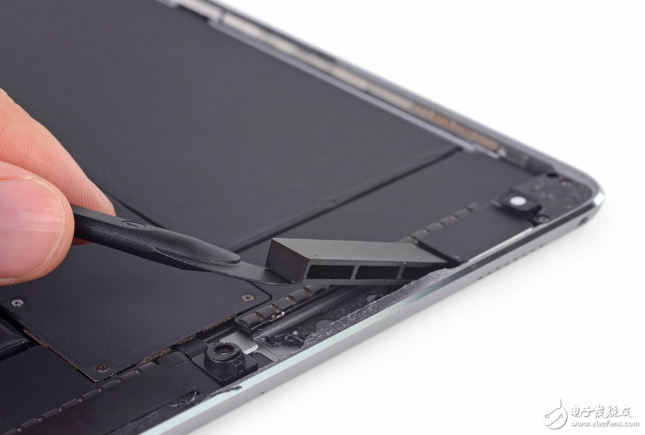 10.5英寸iPad Pro首拆解：為了高刷新頻率上了四根排線！
