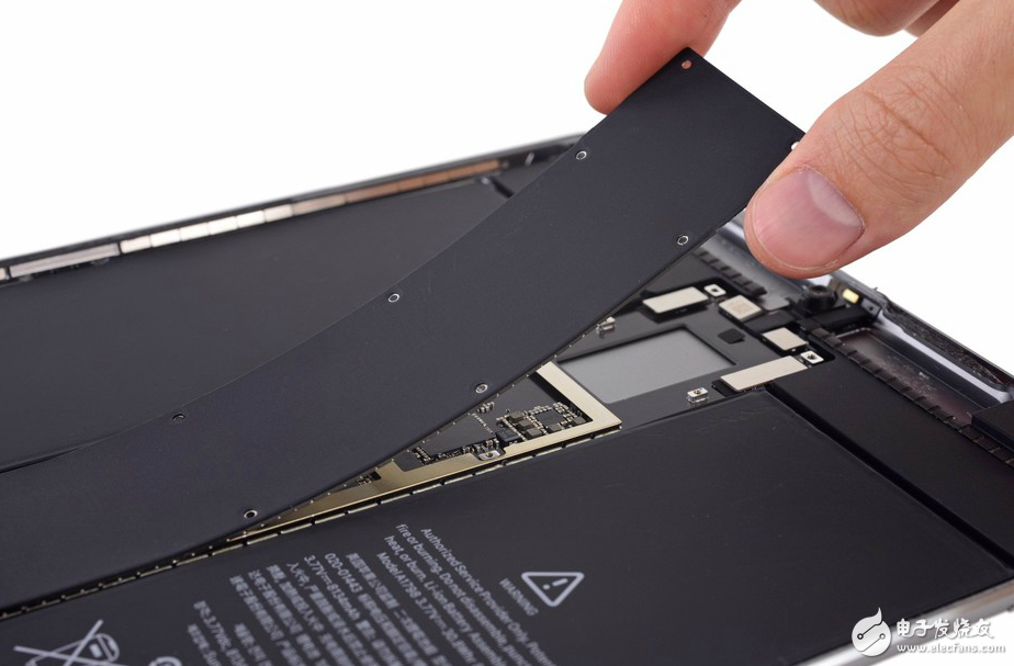 10.5英寸iPad Pro首拆解：為了高刷新頻率上了四根排線！