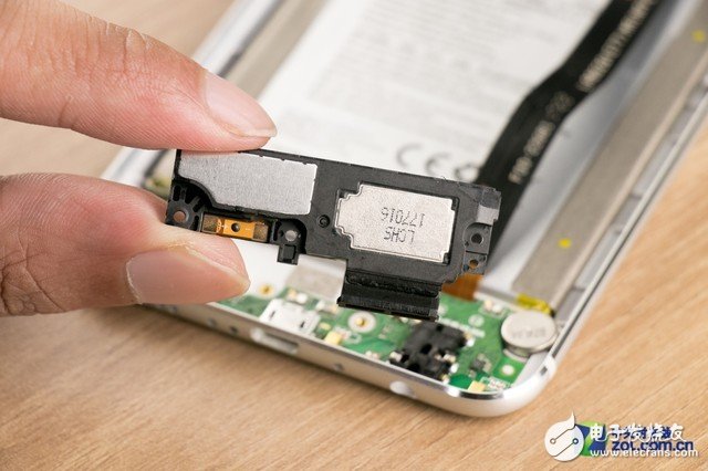 能否成為拍照攪局者？海信H10拆解圖賞