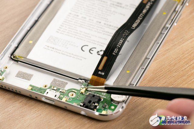 能否成為拍照攪局者？海信H10拆解圖賞