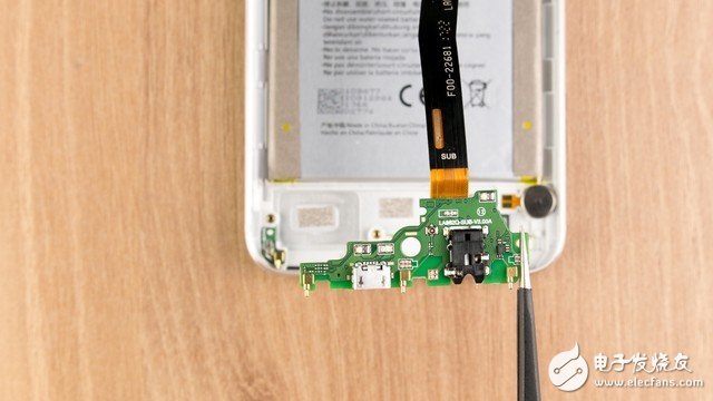 能否成為拍照攪局者？海信H10拆解圖賞